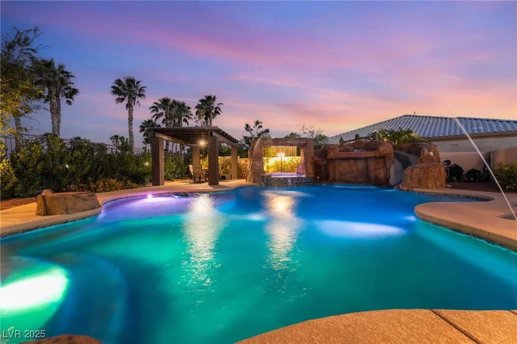 352 Angels Trace, Las Vegas, NV 89148
