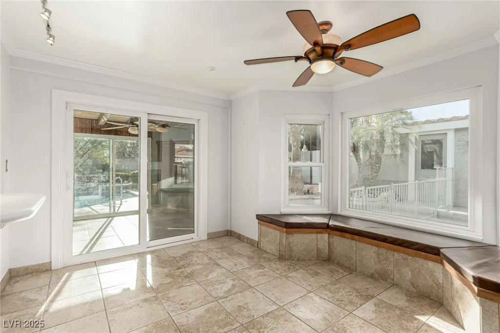1393 Calmview, Las Vegas, NV 89110