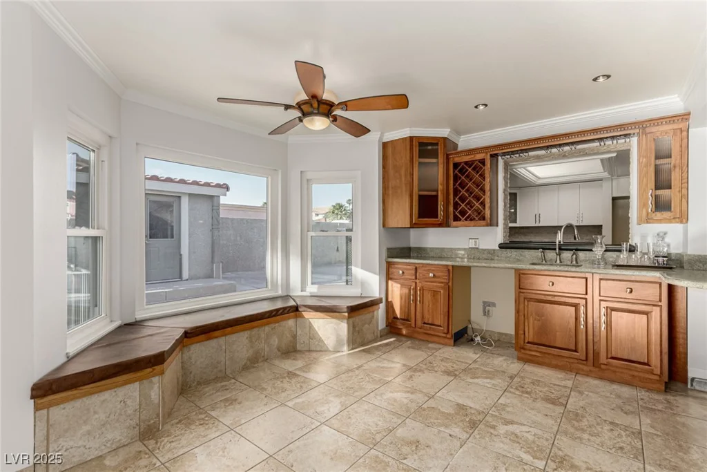 1393 Calmview, Las Vegas, NV 89110