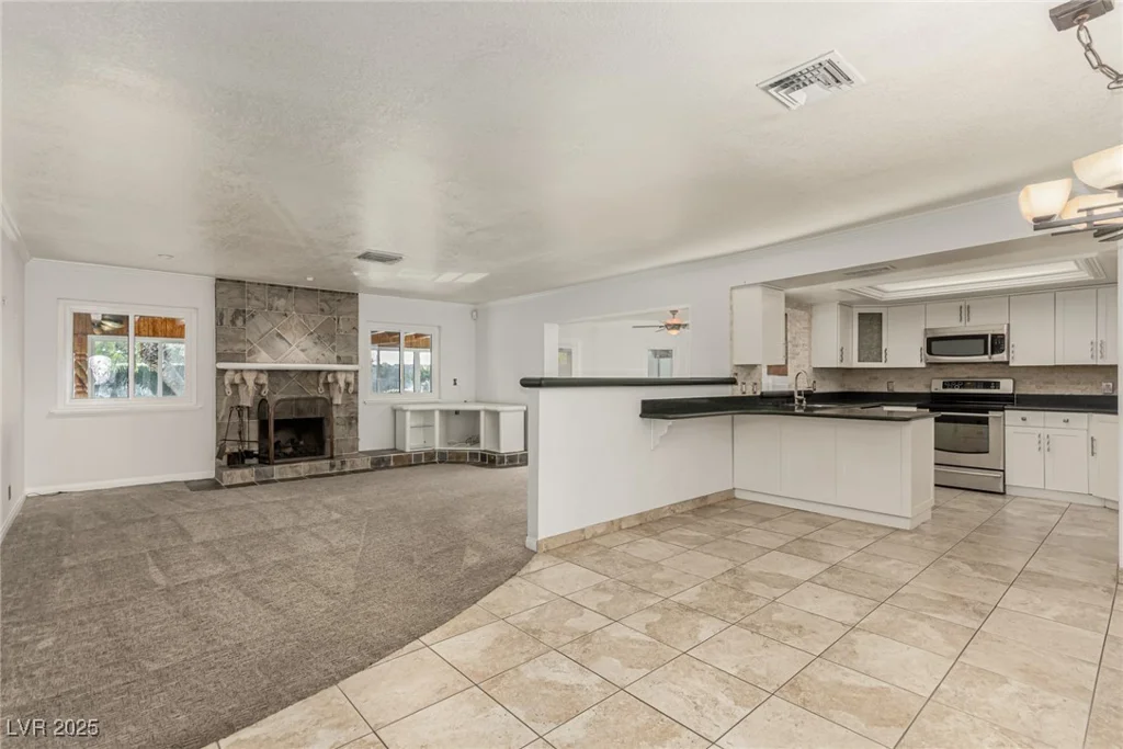 1393 Calmview, Las Vegas, NV 89110