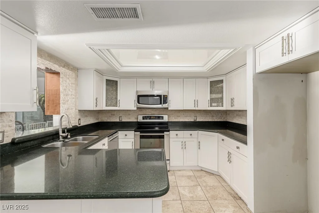 1393 Calmview, Las Vegas, NV 89110