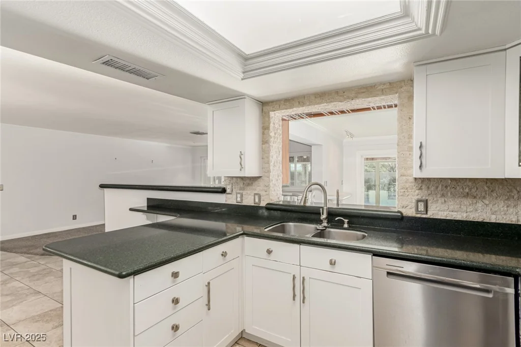 1393 Calmview, Las Vegas, NV 89110