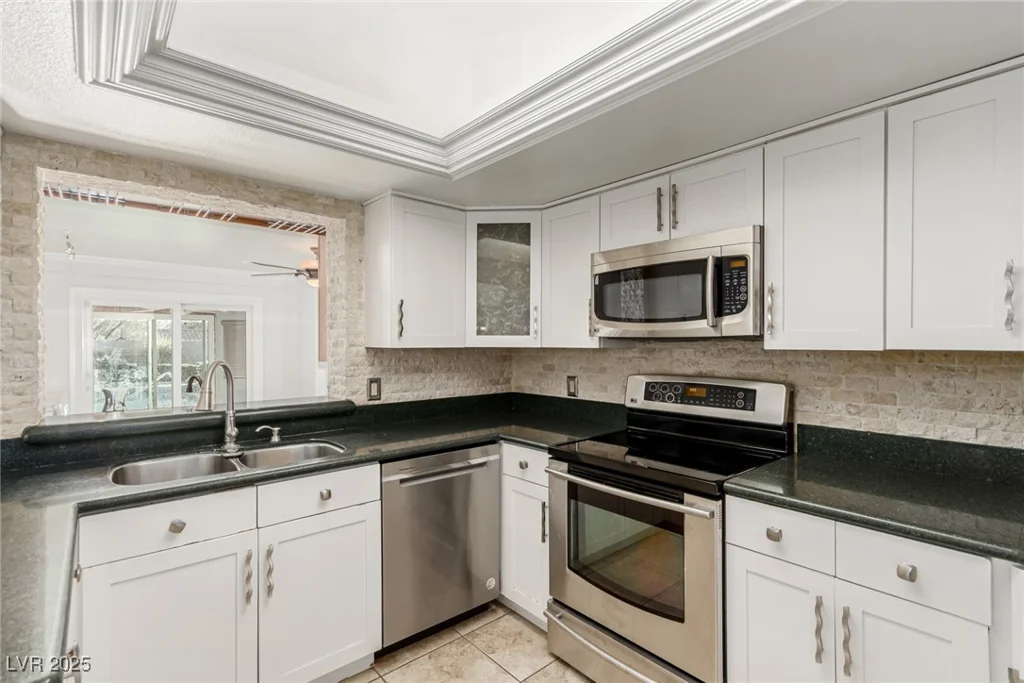 1393 Calmview, Las Vegas, NV 89110