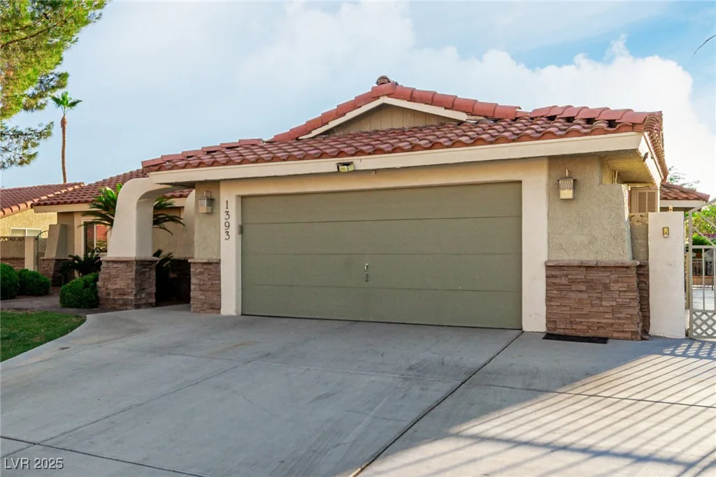 1393 Calmview, Las Vegas, NV 89110