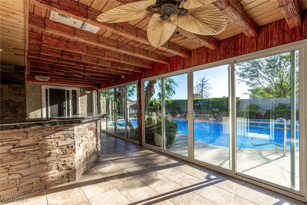1393 Calmview, Las Vegas, NV 89110