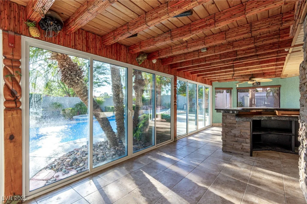 1393 Calmview, Las Vegas, NV 89110