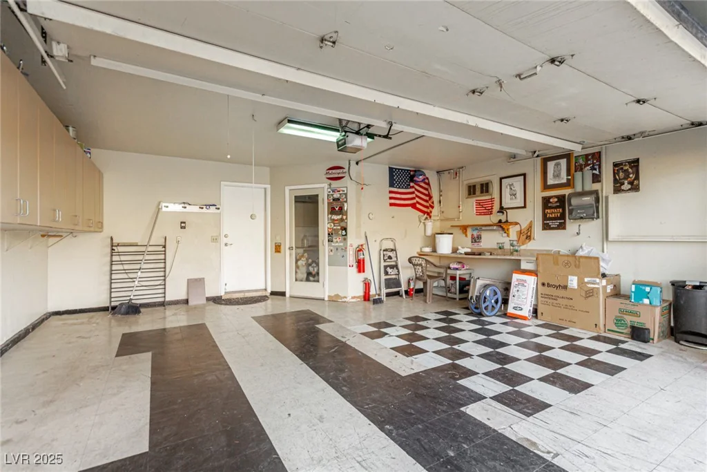 1393 Calmview, Las Vegas, NV 89110