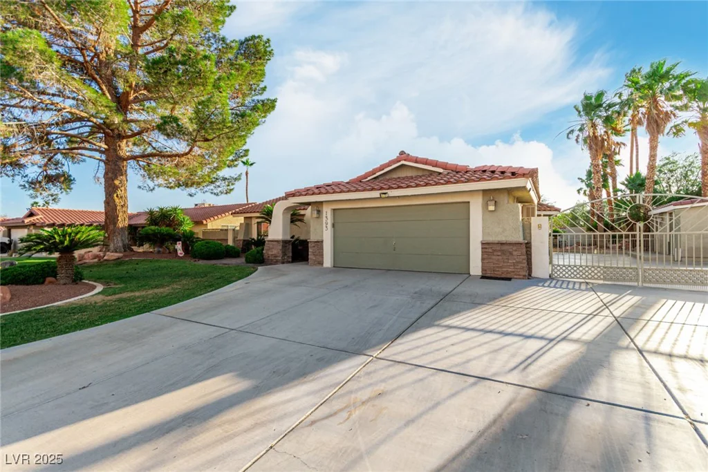 1393 Calmview, Las Vegas, NV 89110