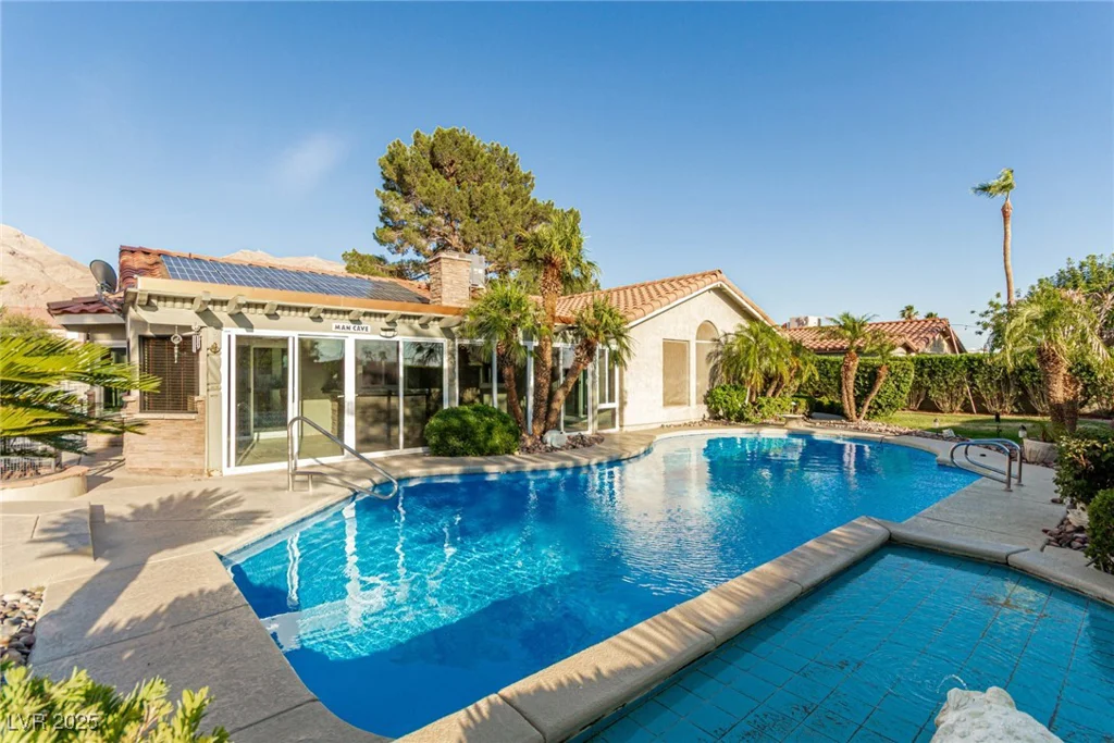 1393 Calmview, Las Vegas, NV 89110