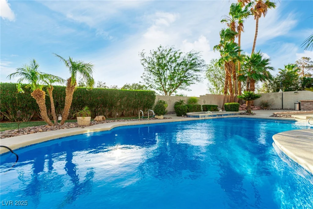 1393 Calmview, Las Vegas, NV 89110