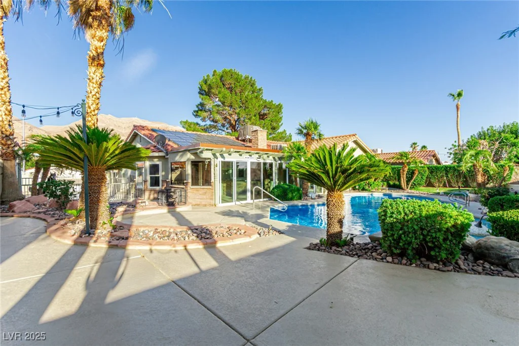 1393 Calmview, Las Vegas, NV 89110