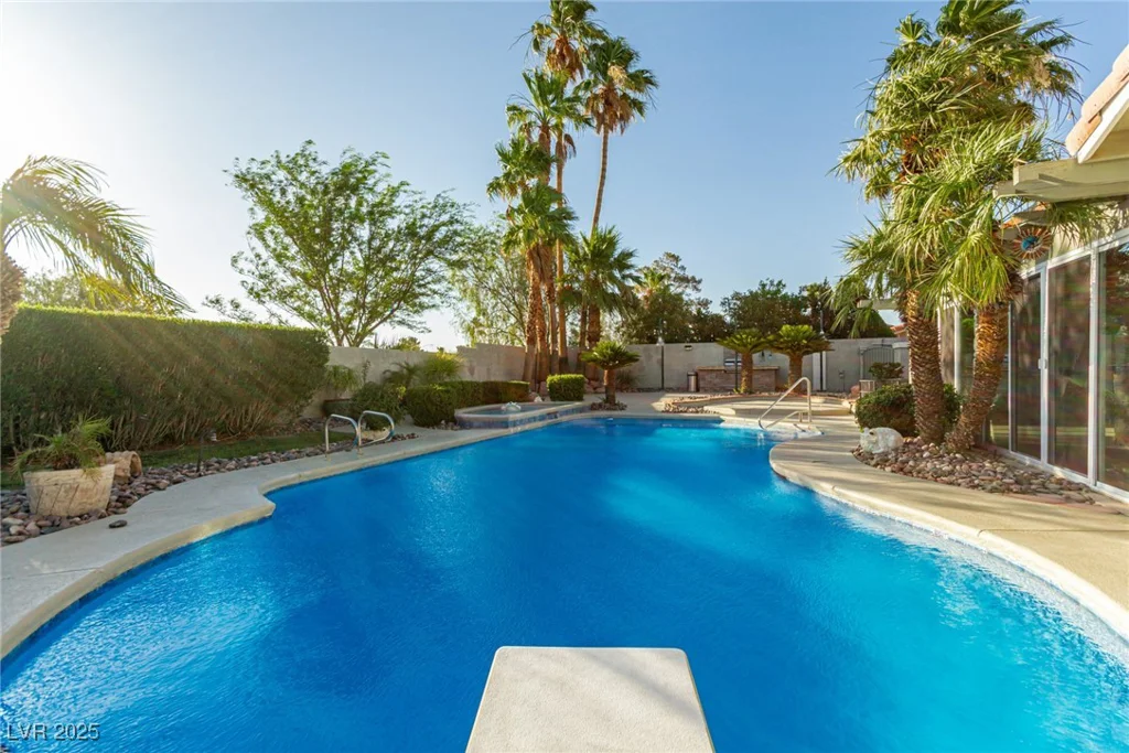 1393 Calmview, Las Vegas, NV 89110