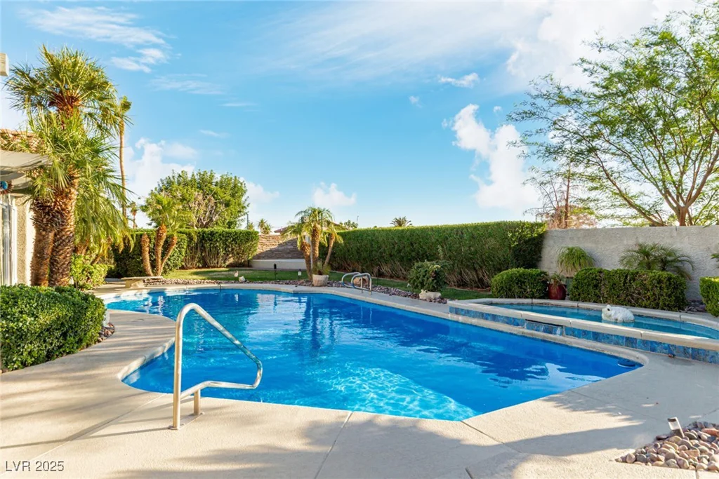 1393 Calmview, Las Vegas, NV 89110