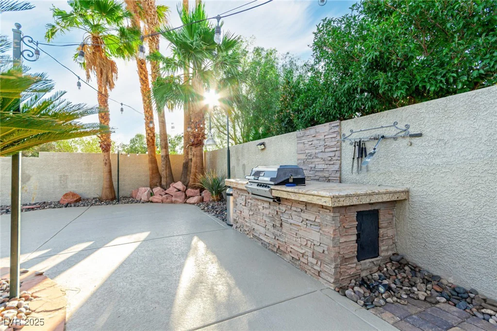 1393 Calmview, Las Vegas, NV 89110