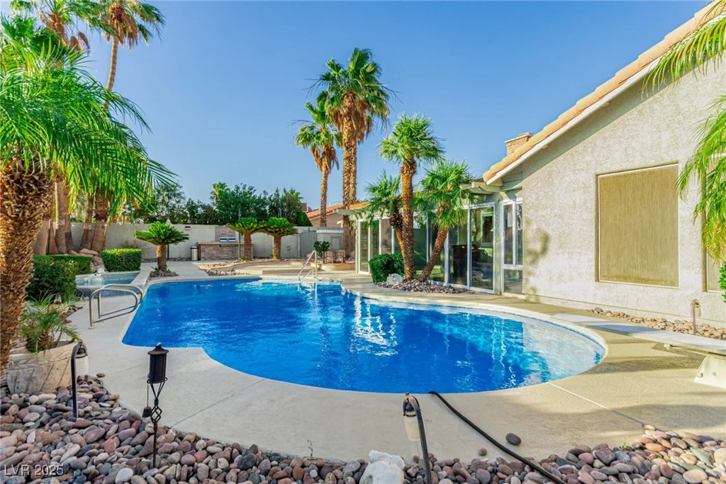 1393 Calmview, Las Vegas, NV 89110