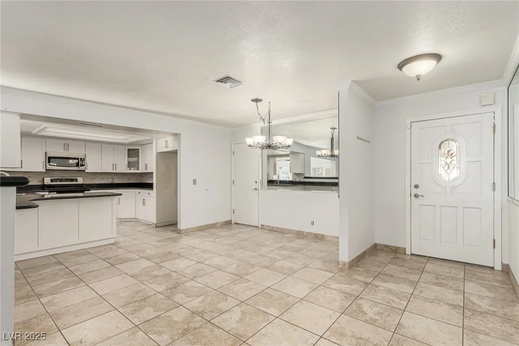 1393 Calmview, Las Vegas, NV 89110