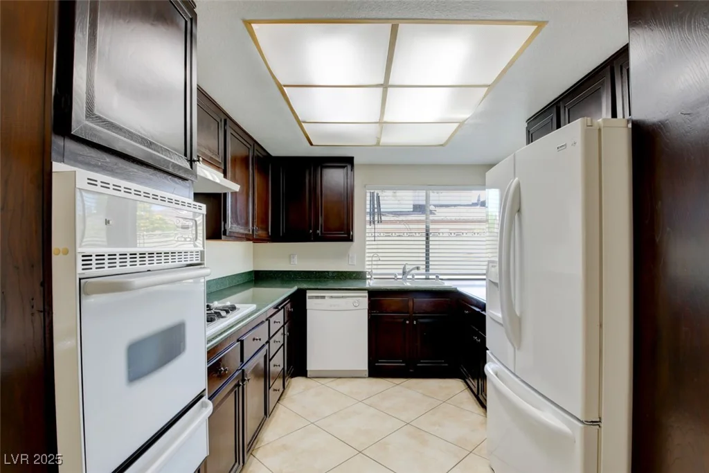 6822 Garden Grove, Las Vegas, NV 89103