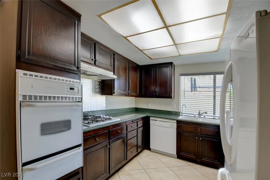 6822 Garden Grove, Las Vegas, NV 89103