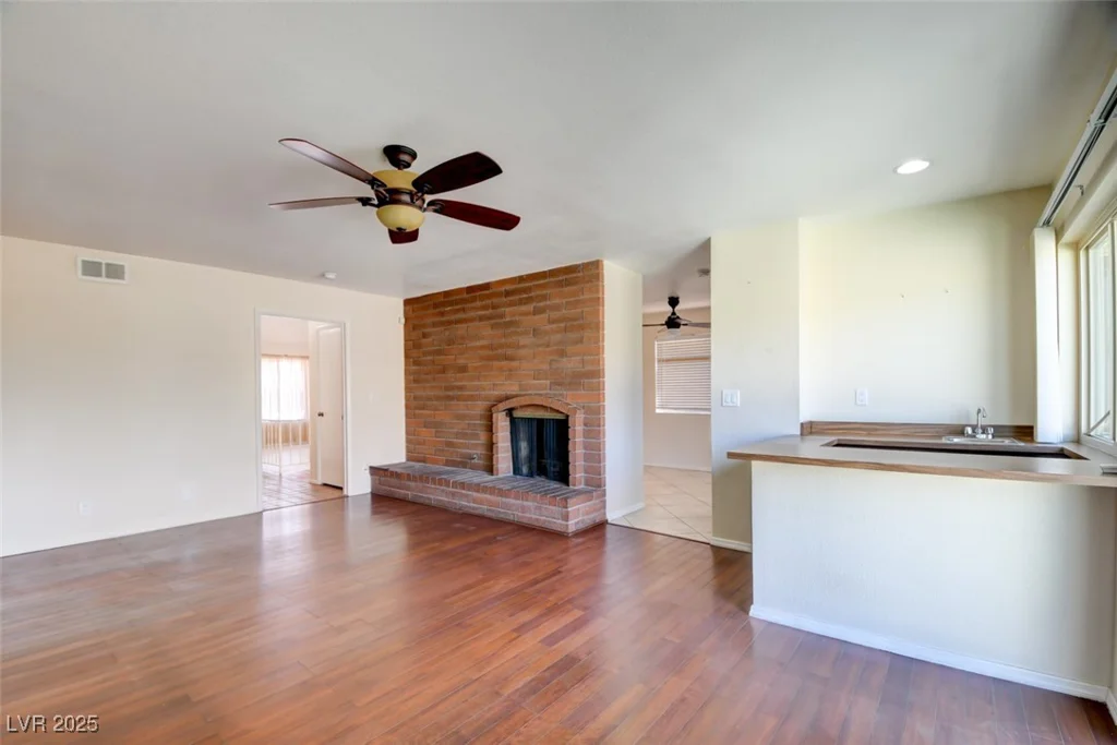 6822 Garden Grove, Las Vegas, NV 89103