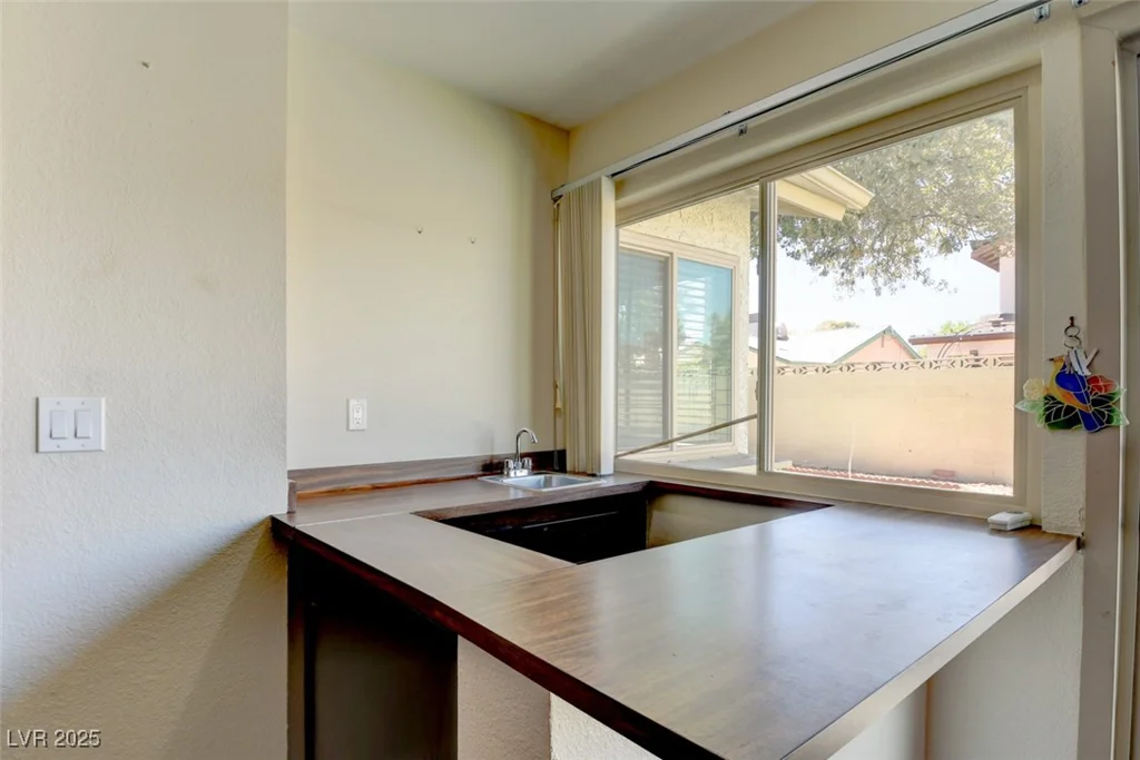 6822 Garden Grove, Las Vegas, NV 89103