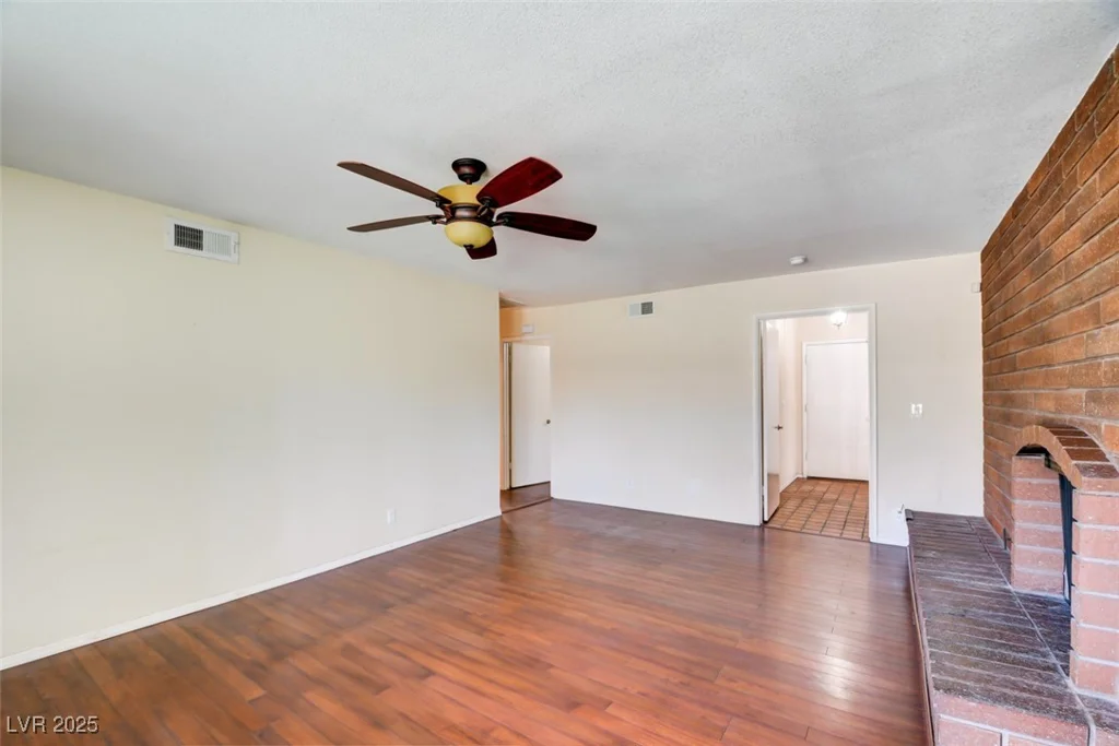 6822 Garden Grove, Las Vegas, NV 89103