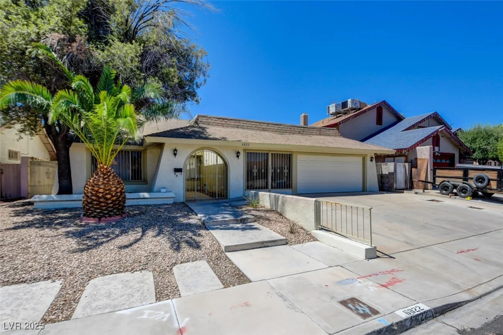 6822 Garden Grove, Las Vegas, NV 89103