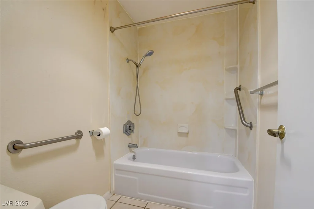 6822 Garden Grove, Las Vegas, NV 89103