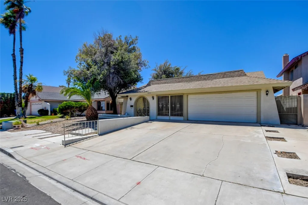 6822 Garden Grove, Las Vegas, NV 89103