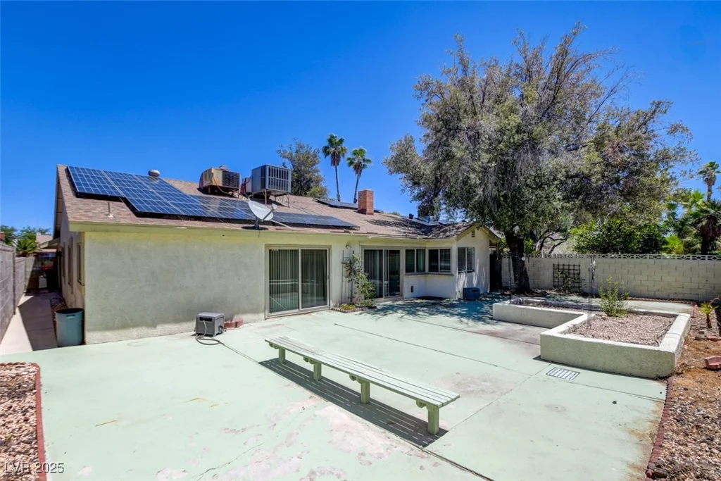 6822 Garden Grove, Las Vegas, NV 89103