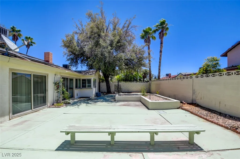6822 Garden Grove, Las Vegas, NV 89103