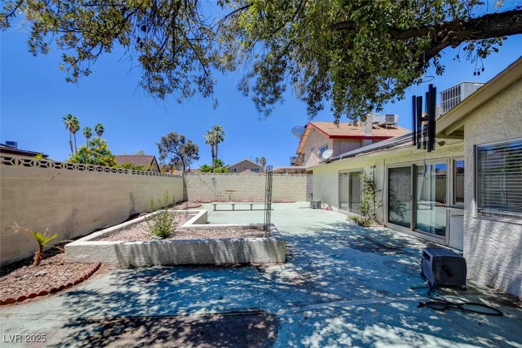 6822 Garden Grove, Las Vegas, NV 89103