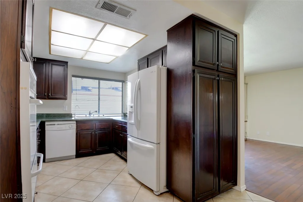 6822 Garden Grove, Las Vegas, NV 89103