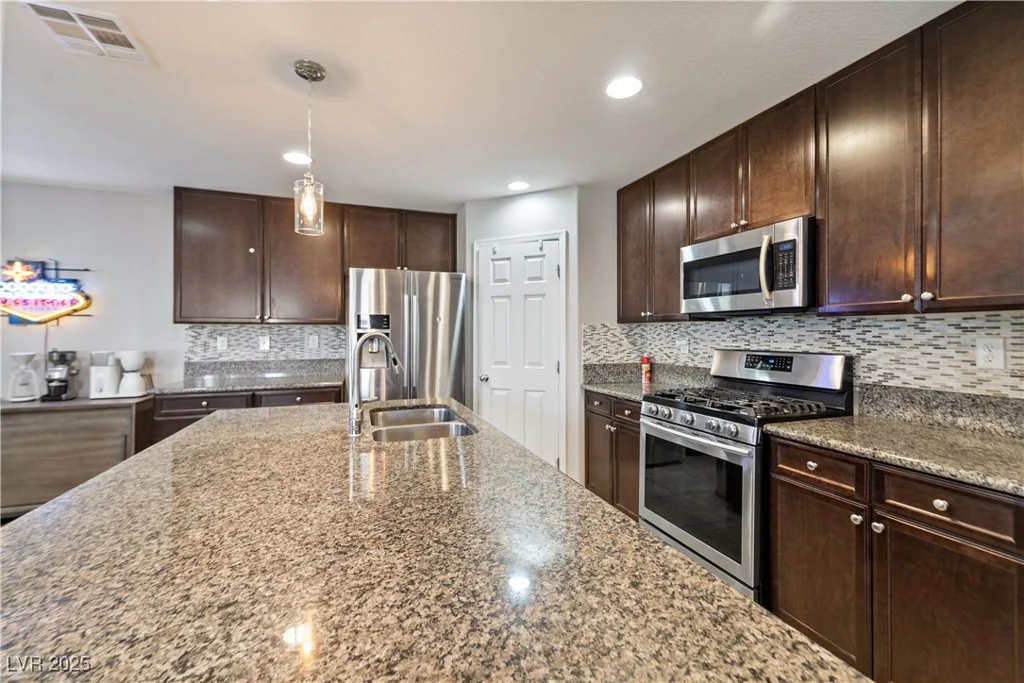 10733 Red Badge, Las Vegas, NV 89166