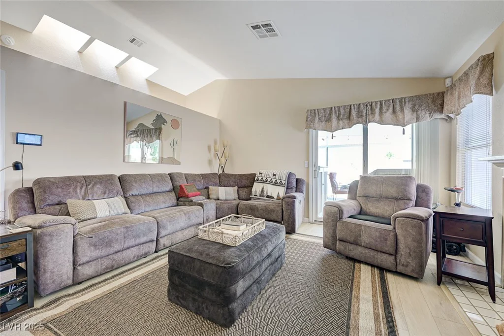 7019 Shadow Crest, Las Vegas, NV 89119