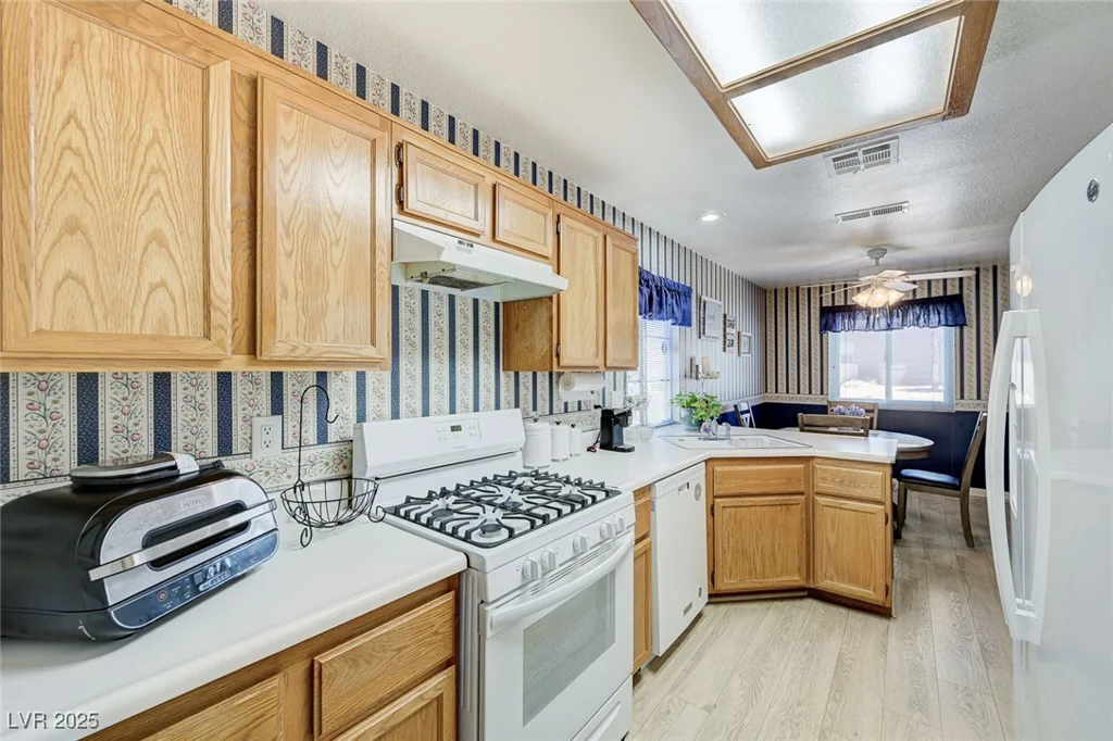 7019 Shadow Crest, Las Vegas, NV 89119