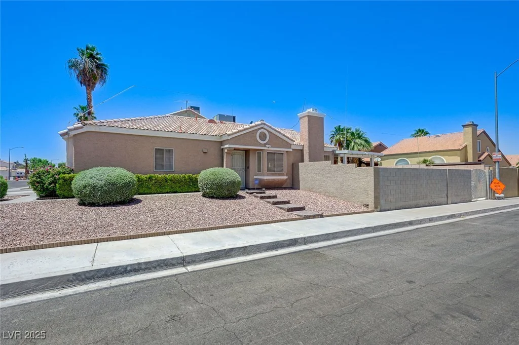 7019 Shadow Crest, Las Vegas, NV 89119