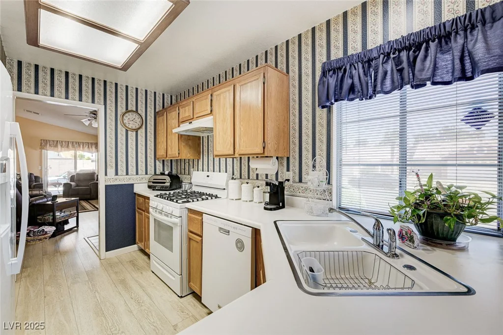 7019 Shadow Crest, Las Vegas, NV 89119