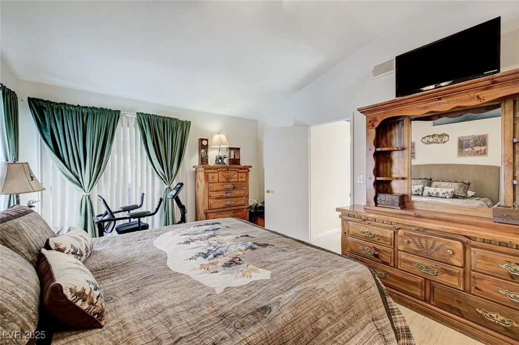 7019 Shadow Crest, Las Vegas, NV 89119