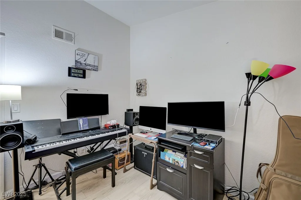 7019 Shadow Crest, Las Vegas, NV 89119