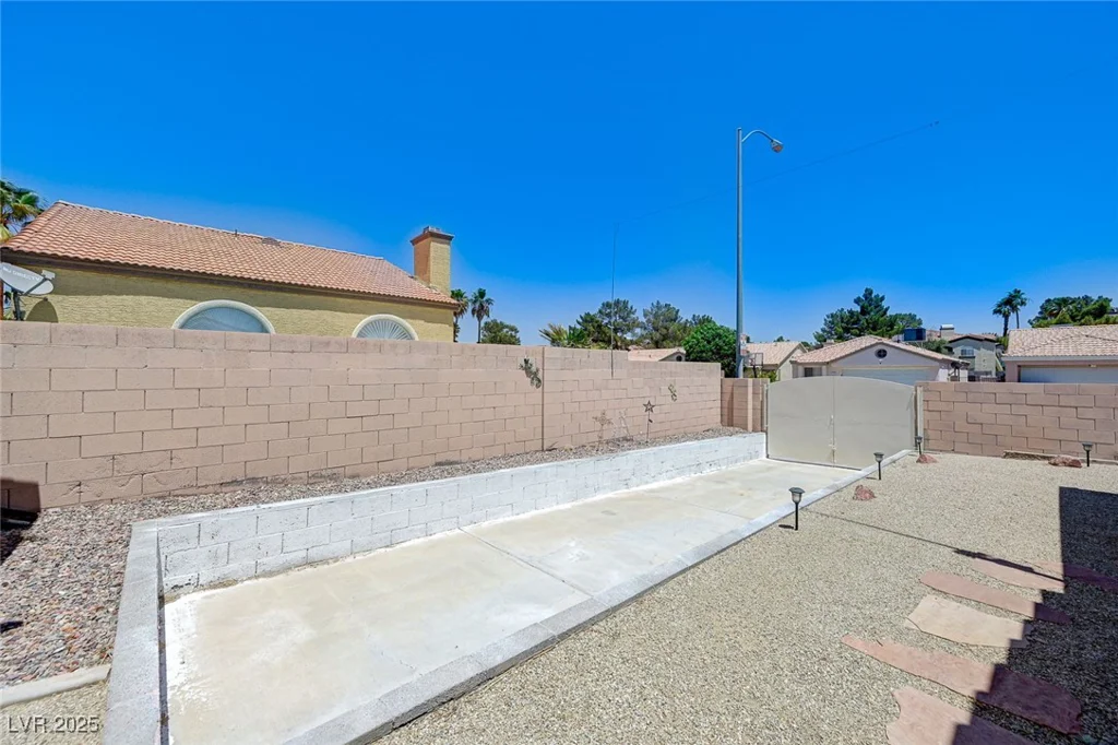 7019 Shadow Crest, Las Vegas, NV 89119