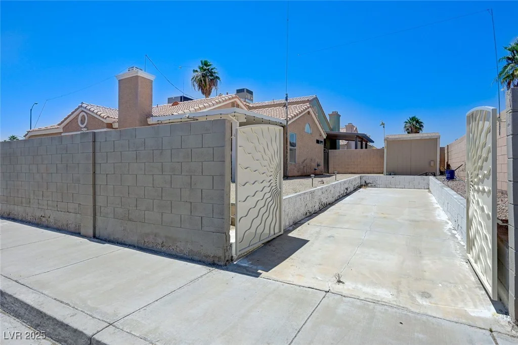 7019 Shadow Crest, Las Vegas, NV 89119