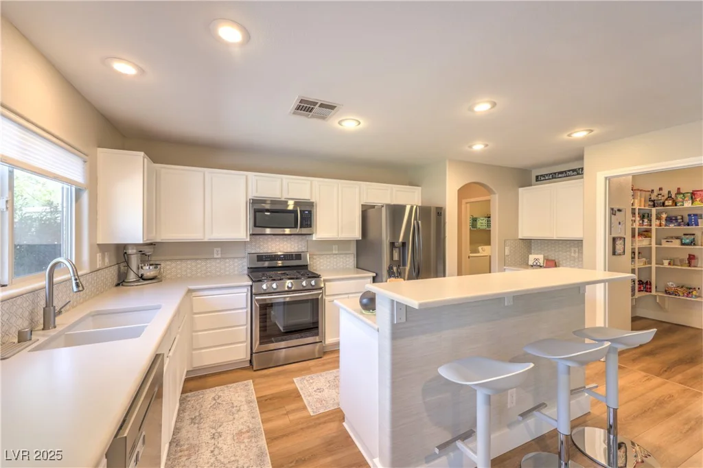 8221 Ebony Peak, Las Vegas, NV 89143