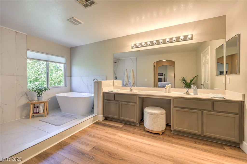 8221 Ebony Peak, Las Vegas, NV 89143