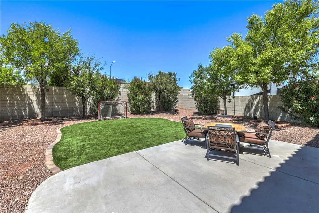 8221 Ebony Peak, Las Vegas, NV 89143