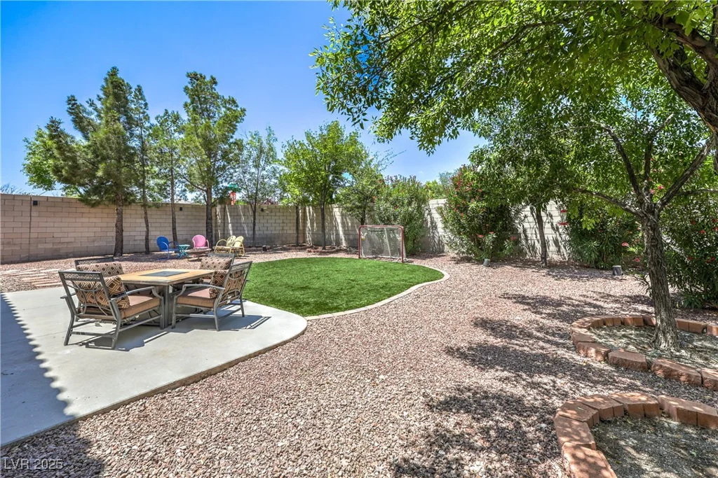 8221 Ebony Peak, Las Vegas, NV 89143