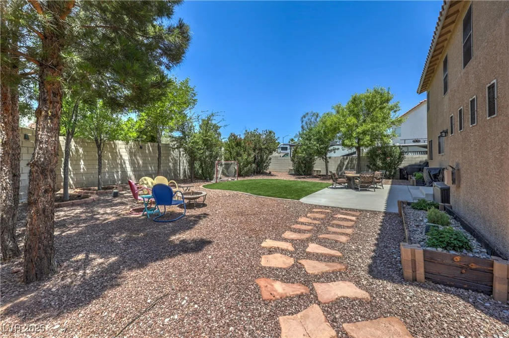 8221 Ebony Peak, Las Vegas, NV 89143