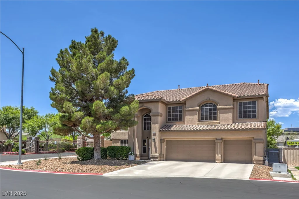 8221 Ebony Peak, Las Vegas, NV 89143