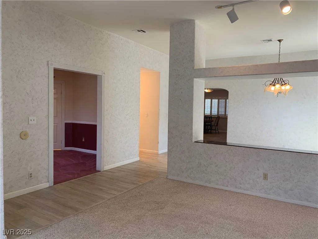 6704 Lost River, Las Vegas, NV 89108