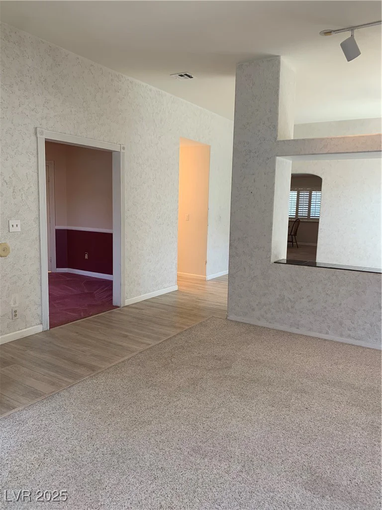 6704 Lost River, Las Vegas, NV 89108