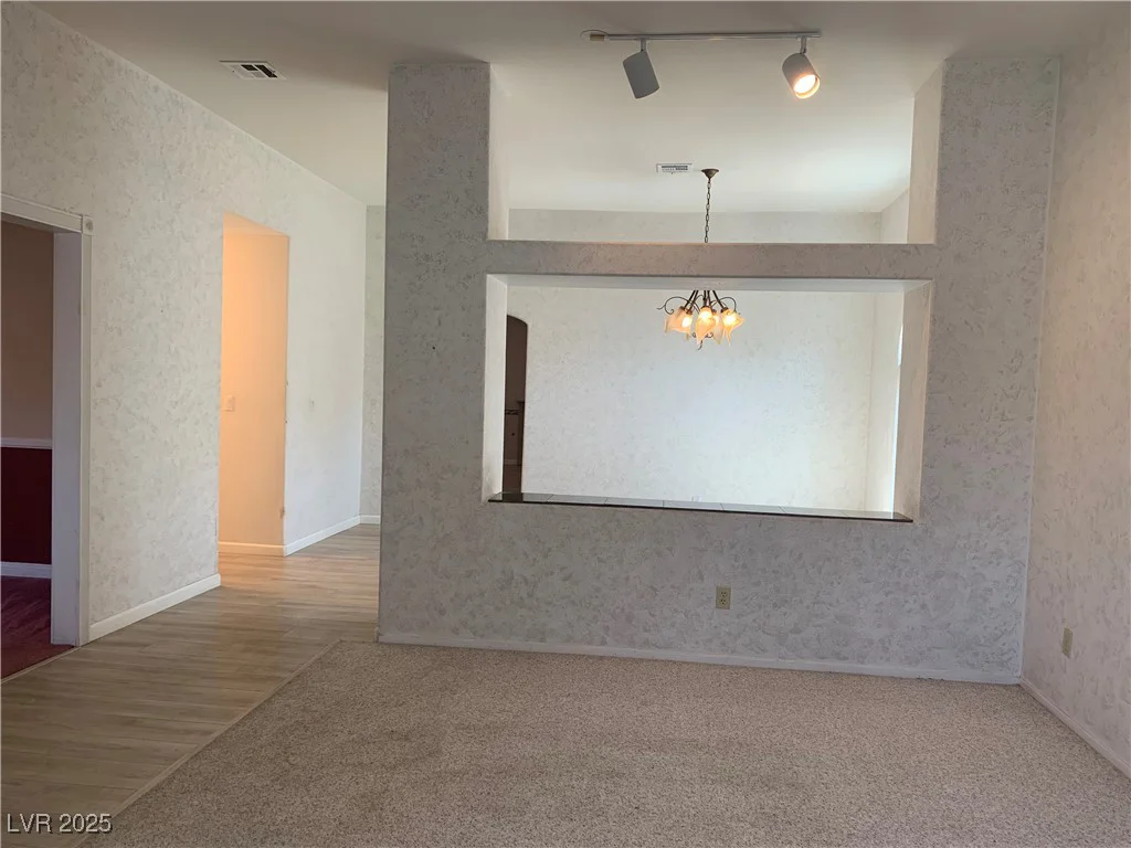 6704 Lost River, Las Vegas, NV 89108